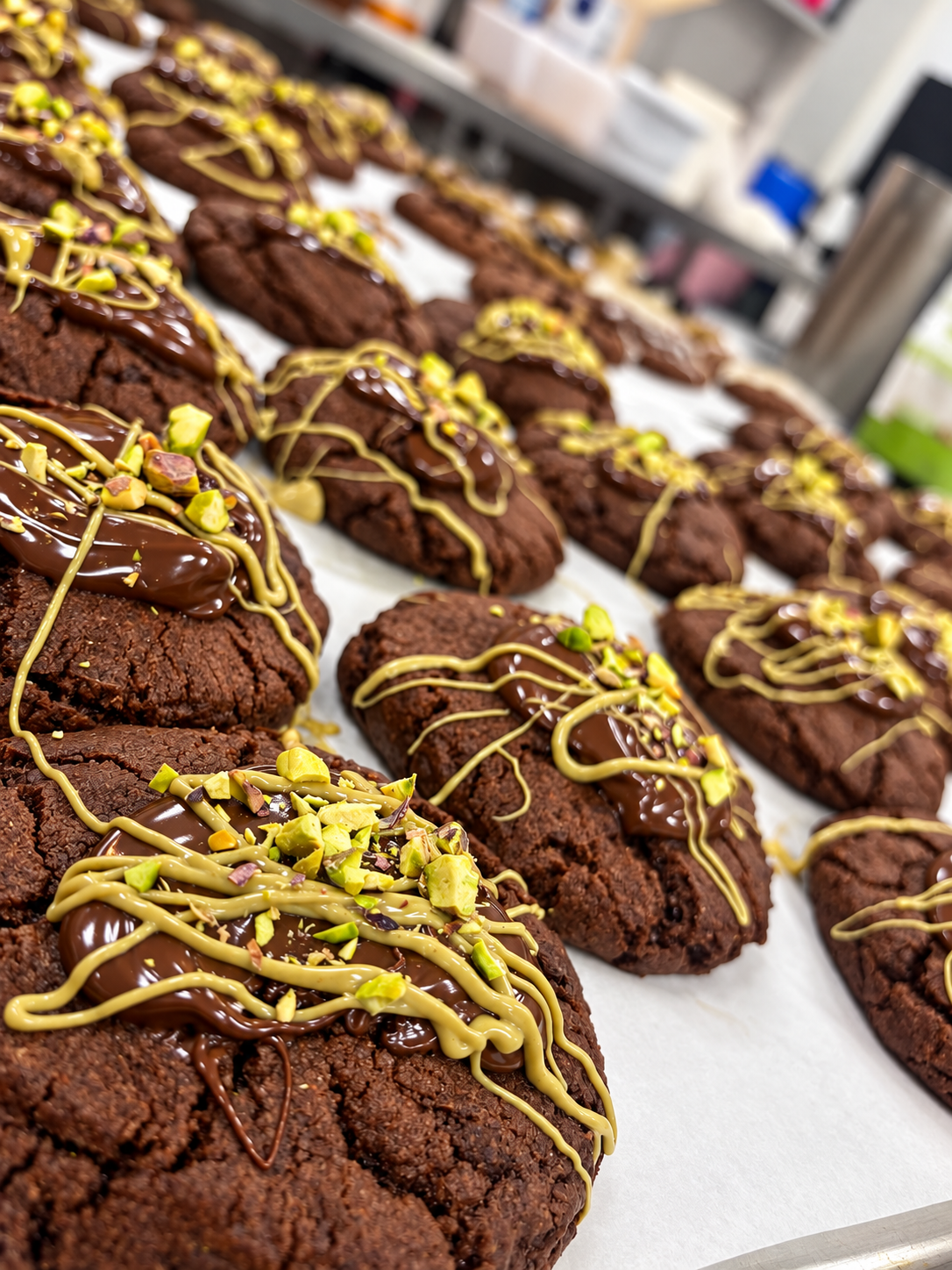 Cookies Crumbl de chocolate y pistacho de Que Cookie